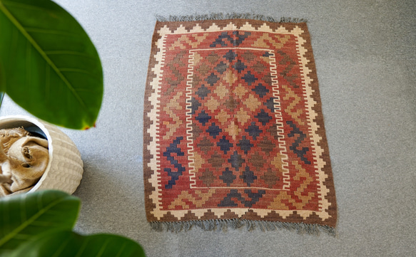 100×82㎝ 【アフガニスタン手織りキリム】トライバルラグ 手織り 絨毯 1枚目の画像