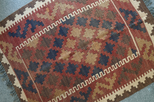 100×82㎝ 【アフガニスタン手織りキリム】トライバルラグ 手織り 絨毯 2枚目の画像