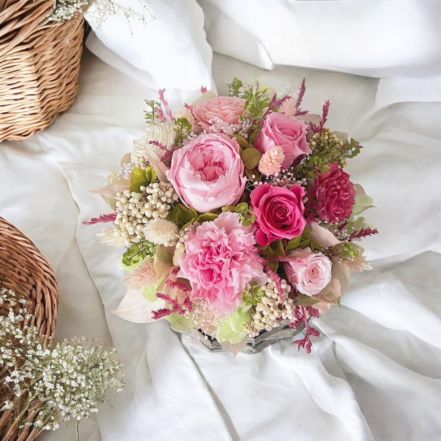 てまりバラのバスケット　ピンクバラ　プリザーブドフラワーバスケット　アレンジメント　バスケット　結婚祝い　引越し祝い