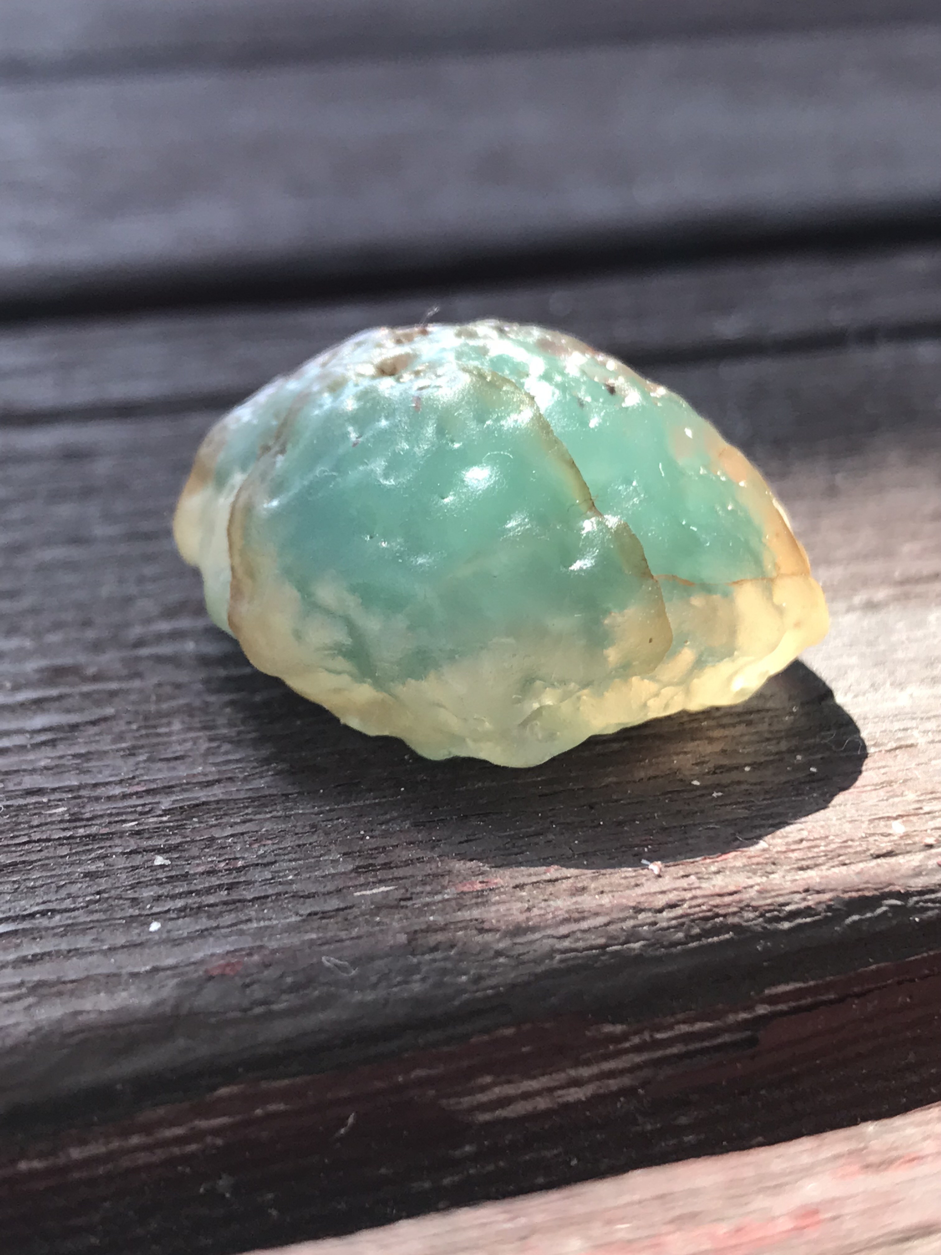 ゴビ石−1253 ゴビ瑪瑙　原石　緑飴心  濃翠色　レア　鉱物