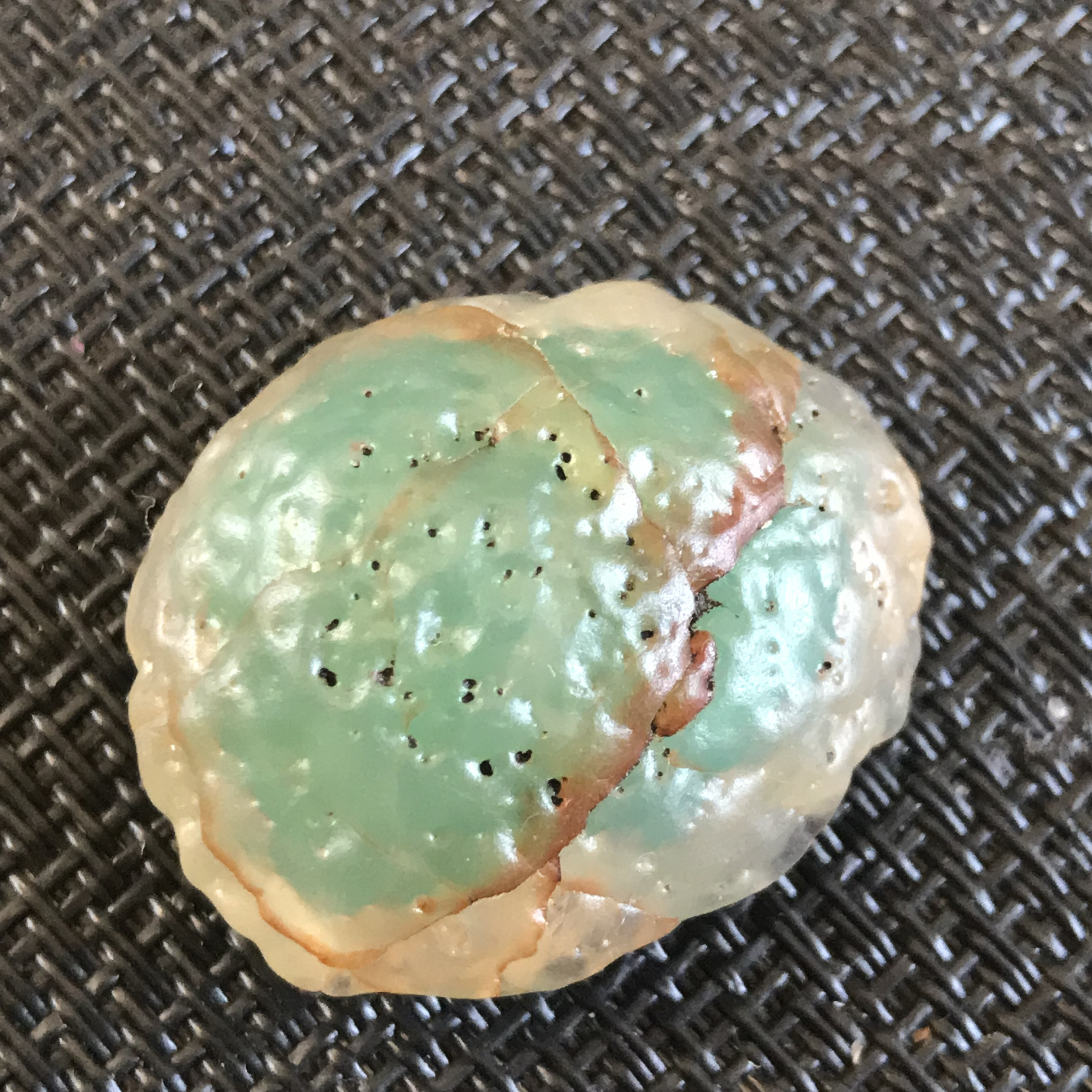 ゴビ石−1253 ゴビ瑪瑙　原石　緑飴心  濃翠色　レア　鉱物