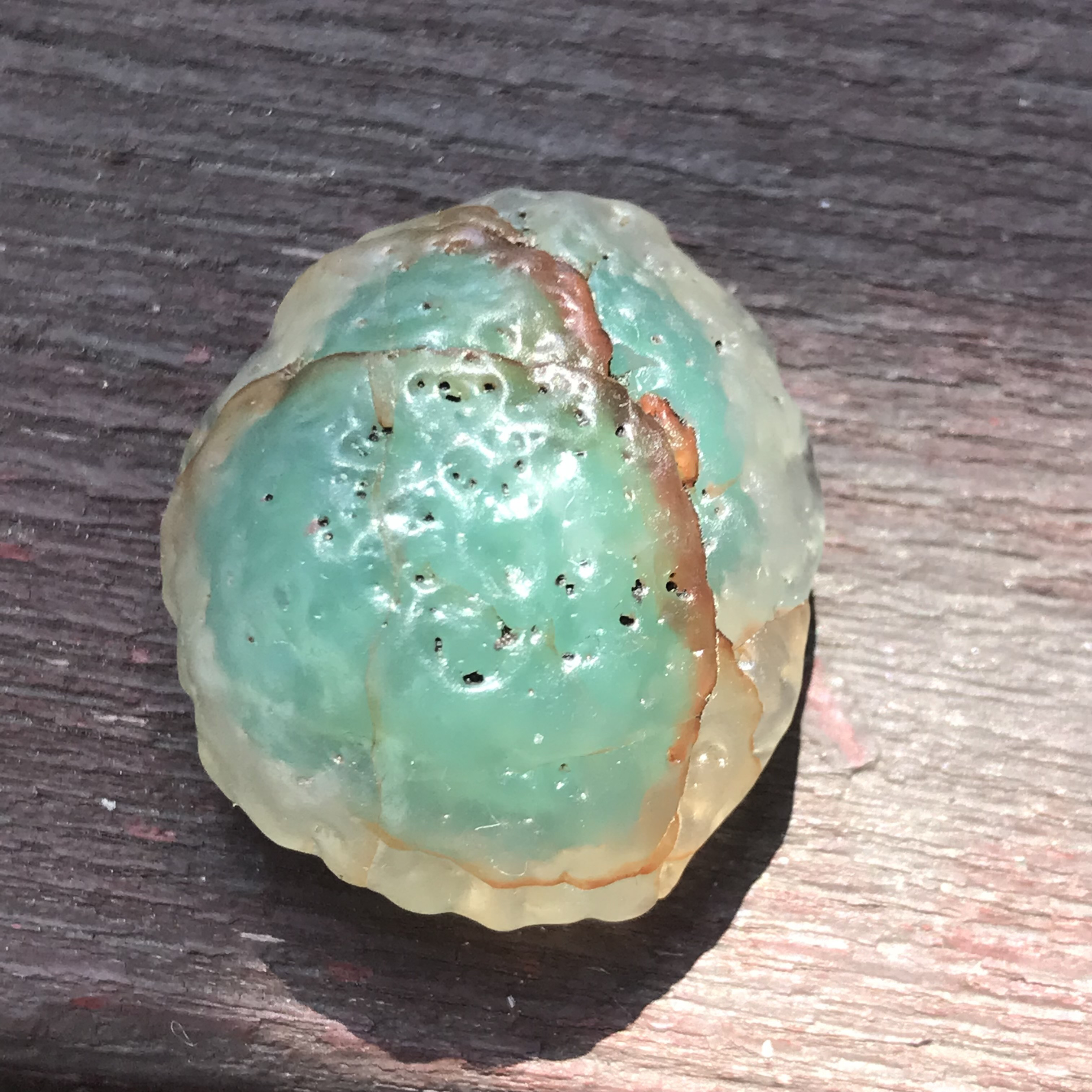 ゴビ石−1253 ゴビ瑪瑙　原石　緑飴心  濃翠色　レア　鉱物