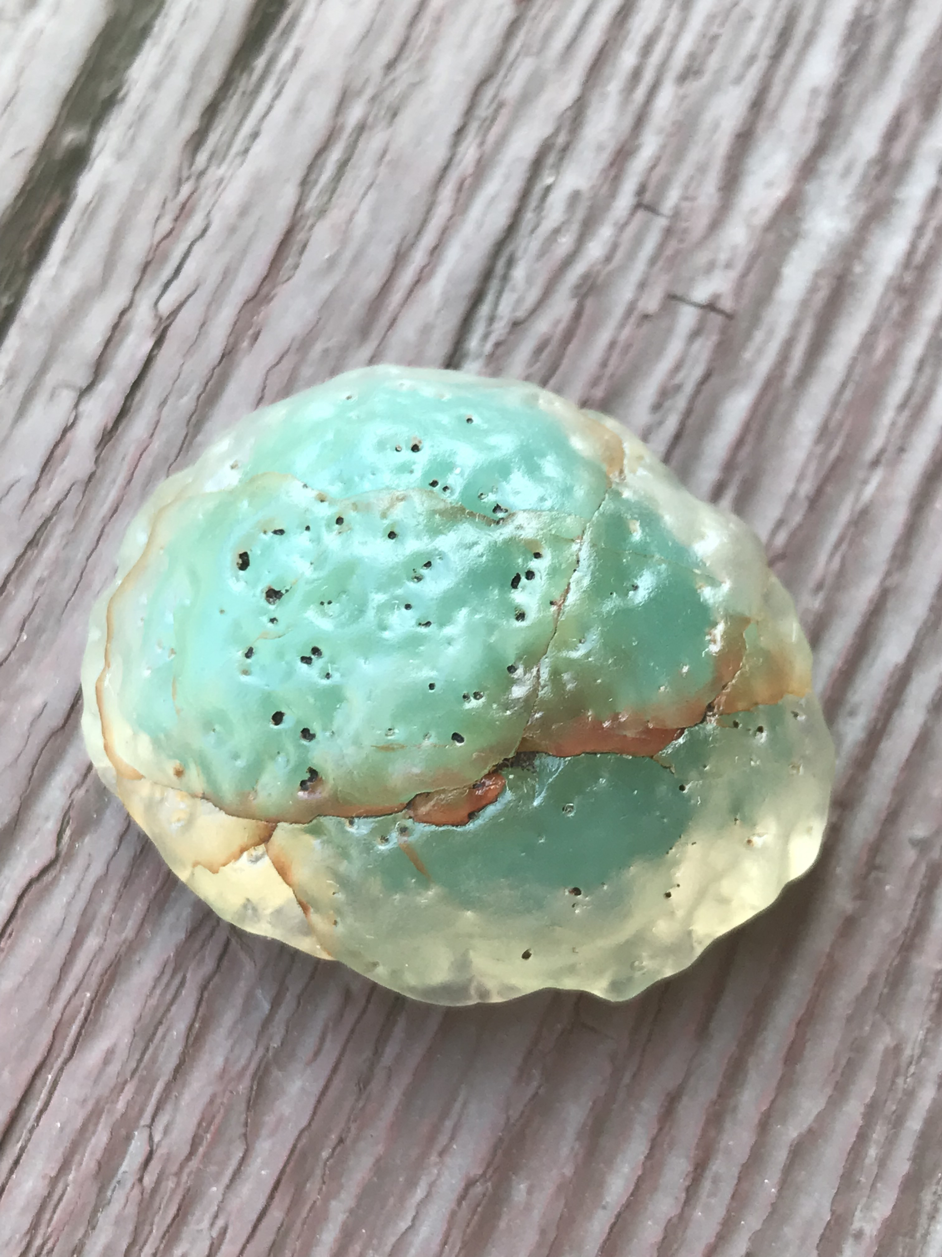 ゴビ石−1253 ゴビ瑪瑙　原石　緑飴心  濃翠色　レア　鉱物