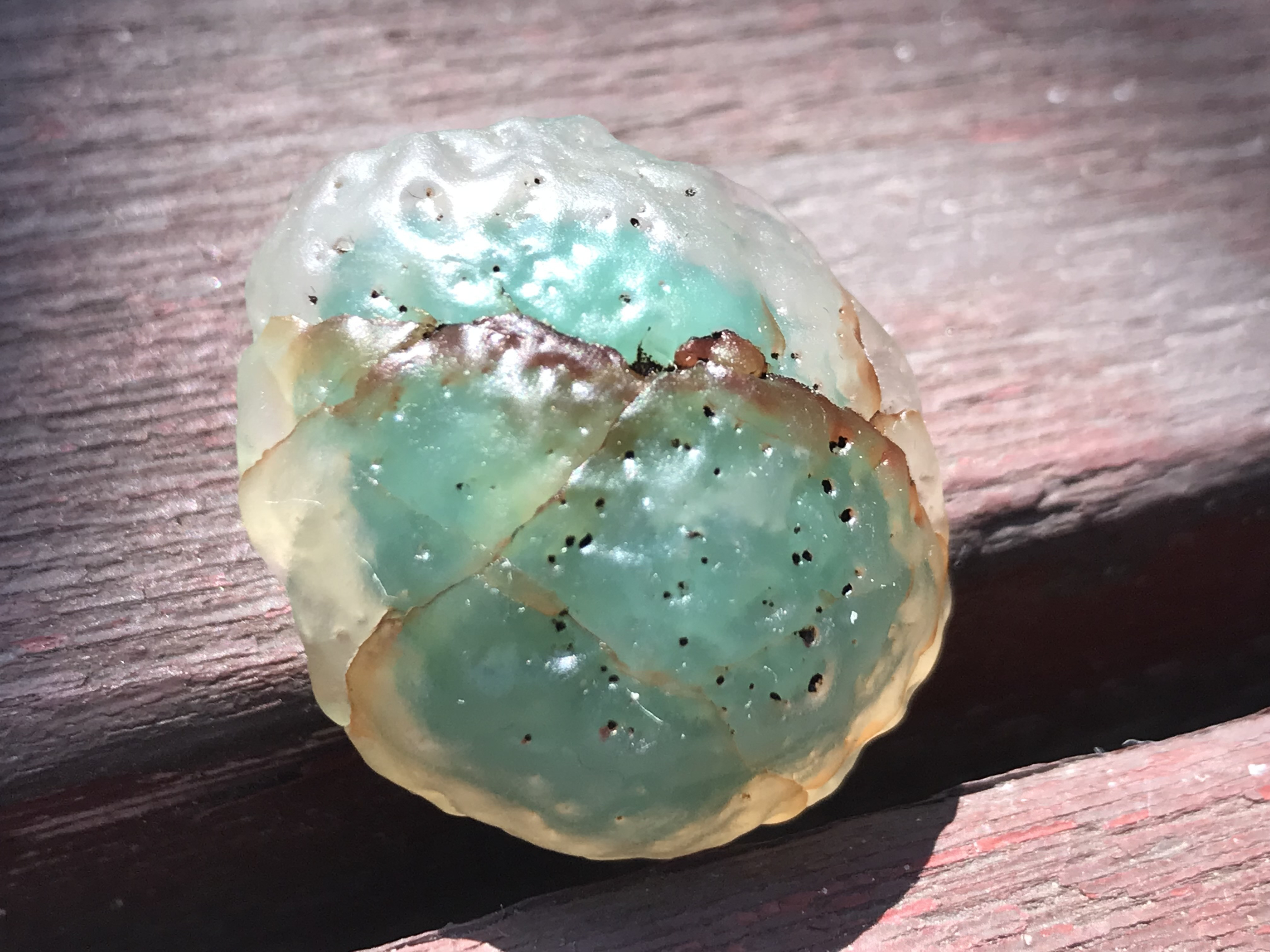 ゴビ石−1253 ゴビ瑪瑙　原石　緑飴心  濃翠色　レア　鉱物