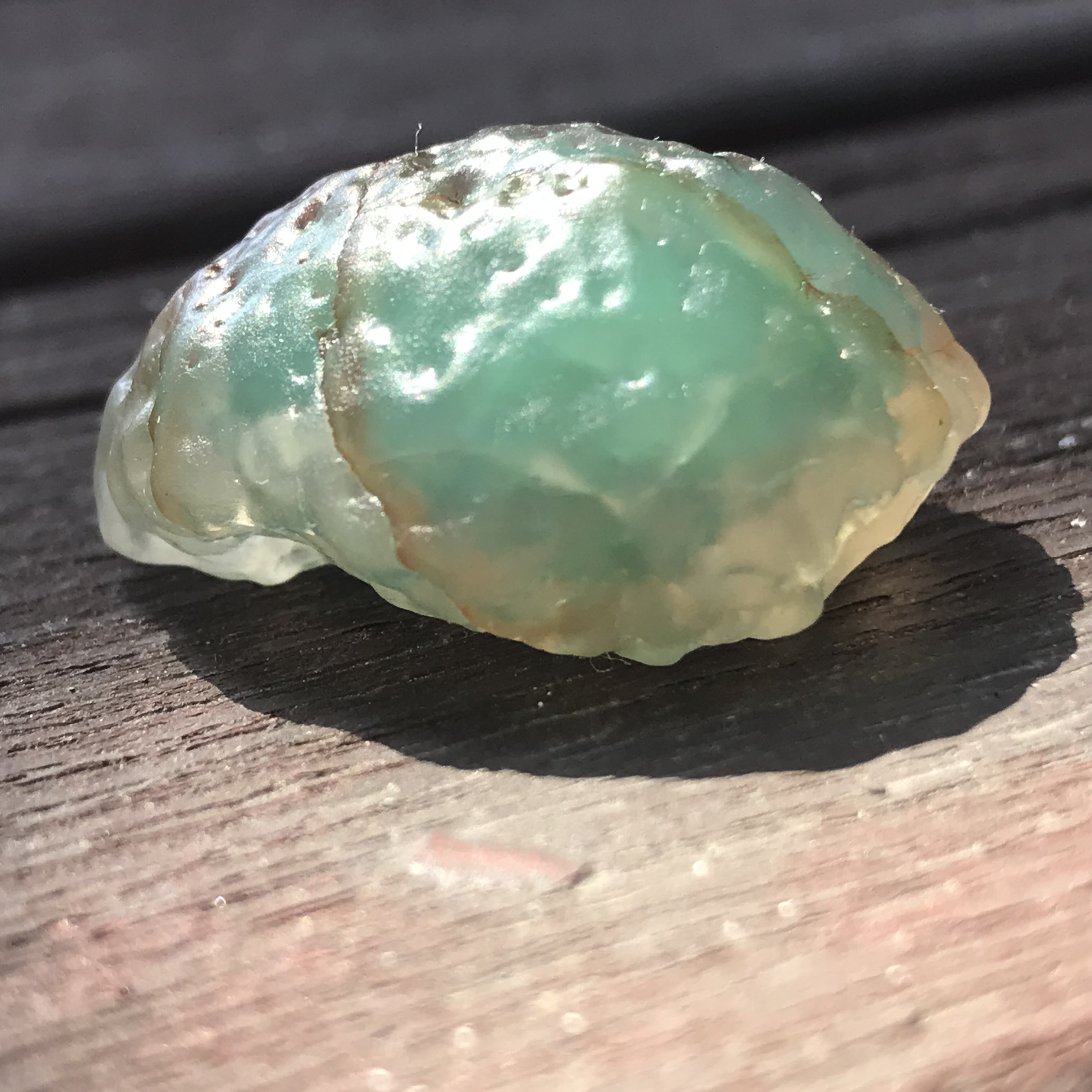 ゴビ石−1253 ゴビ瑪瑙　原石　緑飴心  濃翠色　レア　鉱物