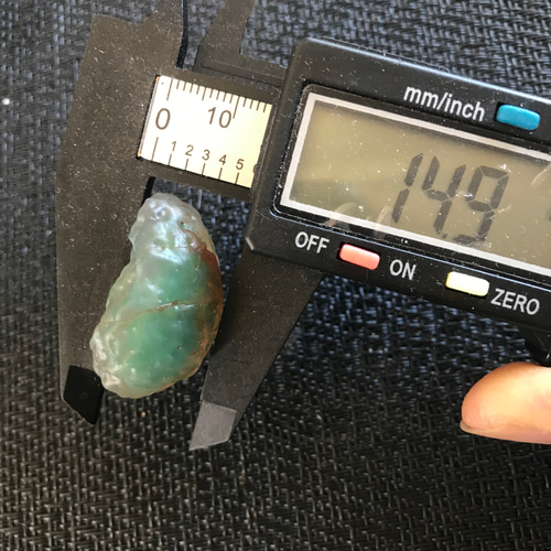 ゴビ石−1253 ゴビ瑪瑙 原石 緑飴心 濃翠色 レア 鉱物