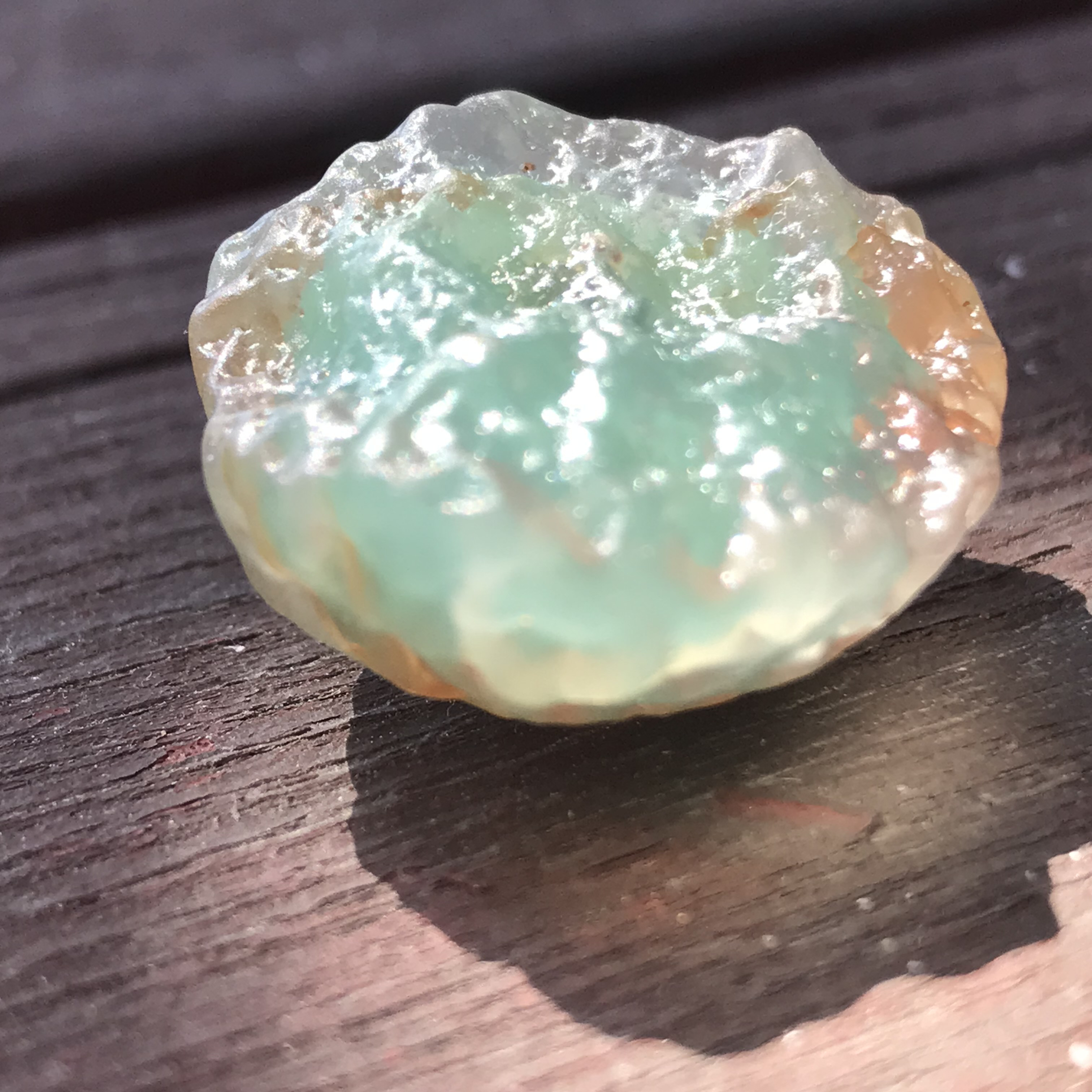 ゴビ石−1253 ゴビ瑪瑙　原石　緑飴心  濃翠色　レア　鉱物