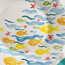 海を感じるマヨリカ焼き　カラフルなお魚の丸皿 2枚目の画像