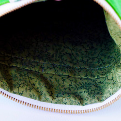 インド刺繍のマチ付きポーチ・本革使用（グリーン帆布×USAコットン裏地） 5枚目の画像