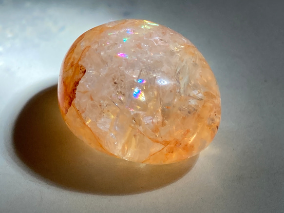 レインボー✨　オーロラ　ヘマタイトイン　クリスタル　水晶　タンブル　原石 1枚目の画像
