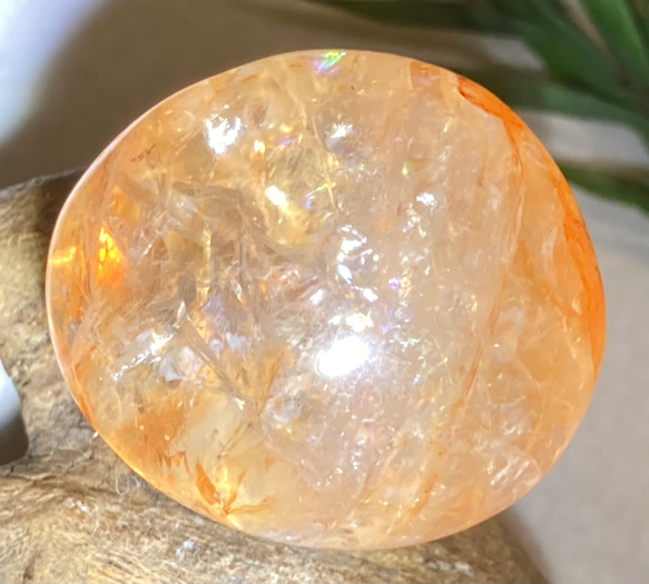 レインボー✨　オーロラ　ヘマタイトイン　クリスタル　水晶　タンブル　原石 6枚目の画像