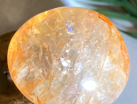 レインボー✨　オーロラ　ヘマタイトイン　クリスタル　水晶　タンブル　原石 7枚目の画像