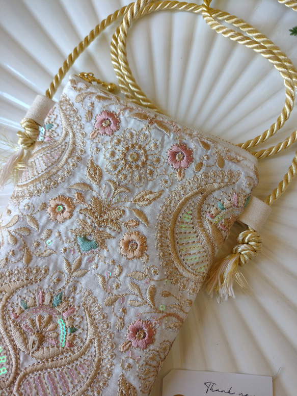【12㌢】一緒にお出かけしたいインド刺繍スマホポシェット　鳳凰　ショルダー　サコッシュ　プレゼント　ポーチ　旅行　散歩 5枚目の画像