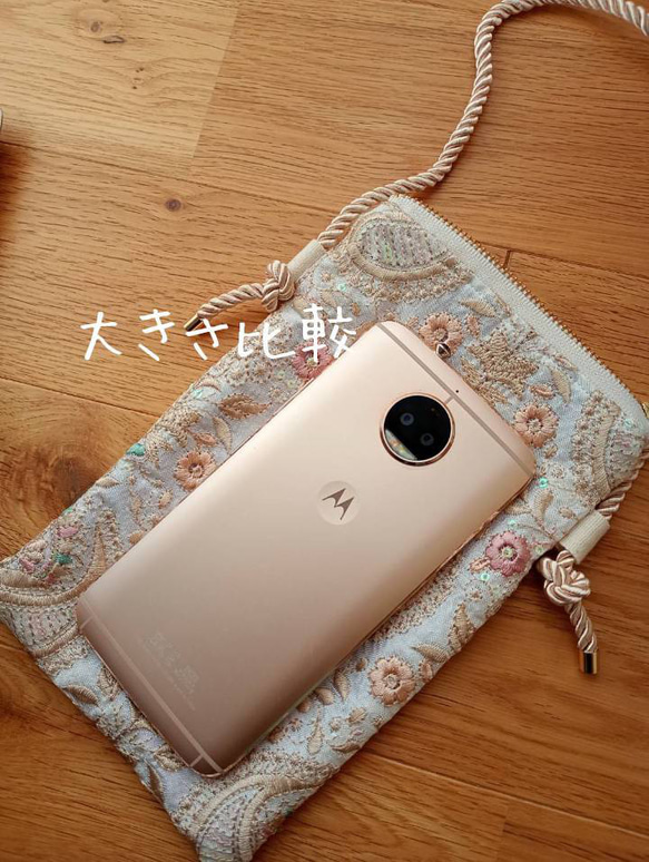 【12㌢】一緒にお出かけしたいインド刺繍スマホポシェット　鳳凰　ショルダー　サコッシュ　プレゼント　ポーチ　旅行　散歩 10枚目の画像
