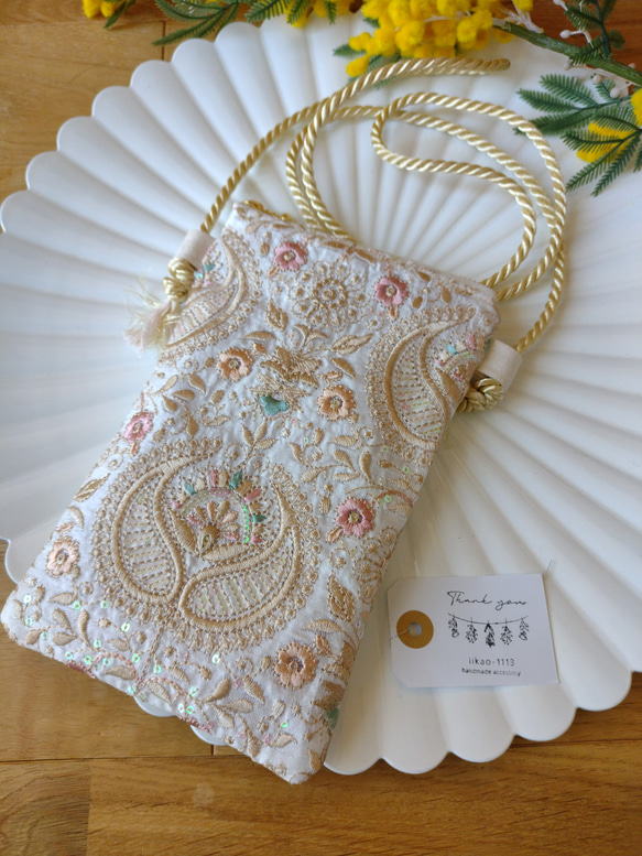 【12㌢】一緒にお出かけしたいインド刺繍スマホポシェット　鳳凰　ショルダー　サコッシュ　プレゼント　ポーチ　旅行　散歩 1枚目の画像