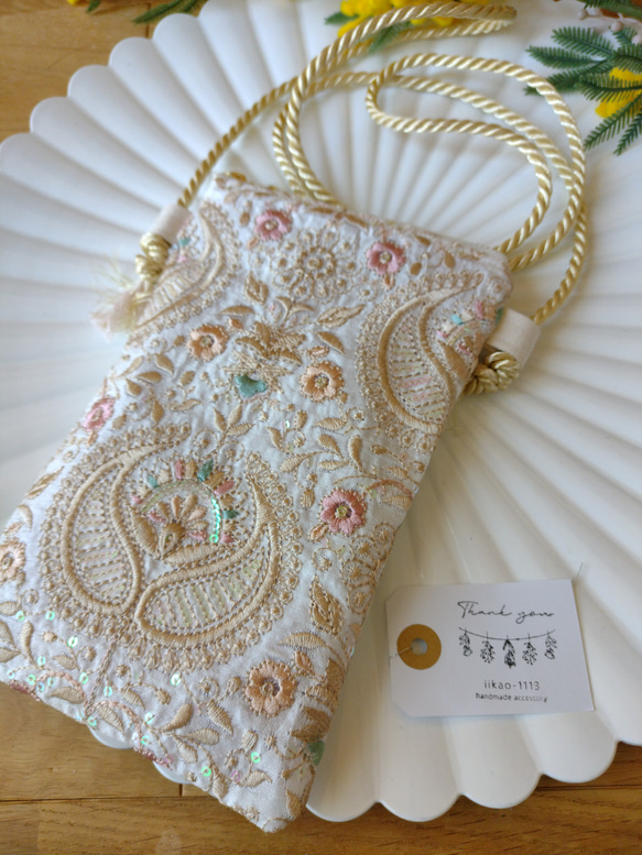 【12㌢】一緒にお出かけしたいインド刺繍スマホポシェット　鳳凰　ショルダー　サコッシュ　プレゼント　ポーチ　旅行　散歩 4枚目の画像