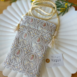 まっくす　インド刺繍生地　スマホサコッシュ 一緒にお出かけしたいインド刺繍のスマホポシェット ザリ