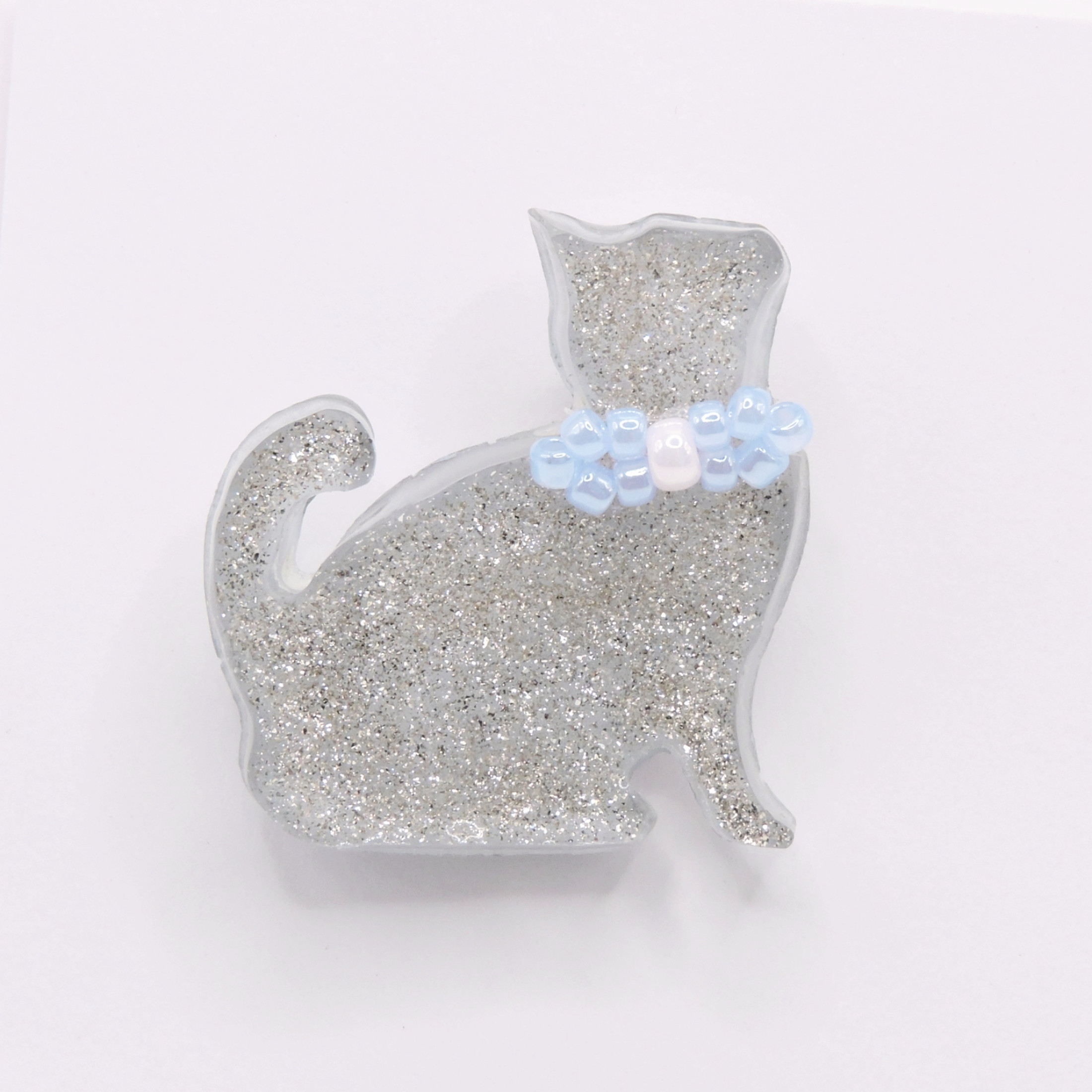 グレー猫のロマンティックブローチ 可愛い キラキラ 猫 ねこ cat