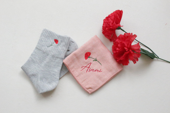 ハンカチセット ギフトボックス◎送料無料】色柄選べる刺しゅうハンカチと靴下セット