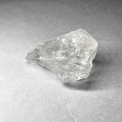 milky quartz / ミルキークォーツ原石 F ( レインボーあり ) 4枚目の画像