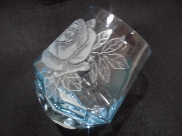 グラスリッツェン　六角グラス(水色) 薔薇 3枚目の画像