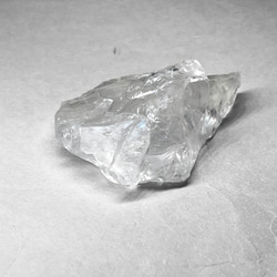 milky quartz / ミルキークォーツ原石 G ( レインボーあり ) 6枚目の画像