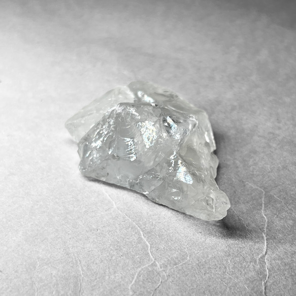milky quartz / ミルキークォーツ原石 G ( レインボーあり ) 5枚目の画像