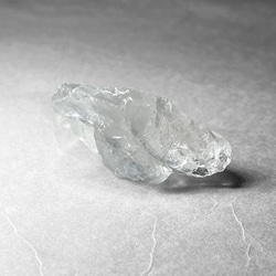 milky quartz / ミルキークォーツ原石 G ( レインボーあり ) 2枚目の画像