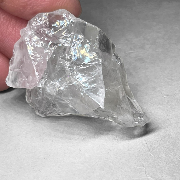 milky quartz / ミルキークォーツ原石 G ( レインボーあり ) 8枚目の画像