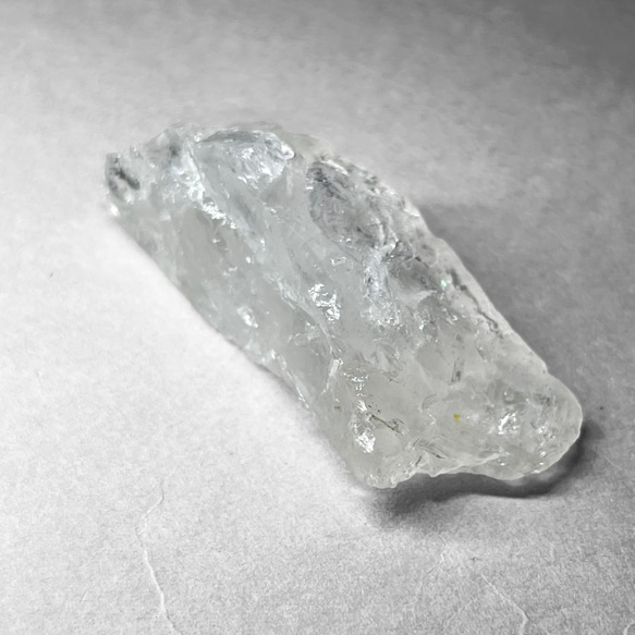 milky quartz / ミルキークォーツ原石 H ( レインボーあり ) 6枚目の画像