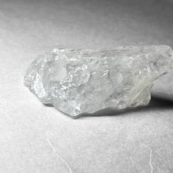 milky quartz / ミルキークォーツ原石 H ( レインボーあり ) 5枚目の画像