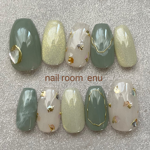 ネイルチップ♡グリーンニュアンスネイル マグネットネイル ビジュー