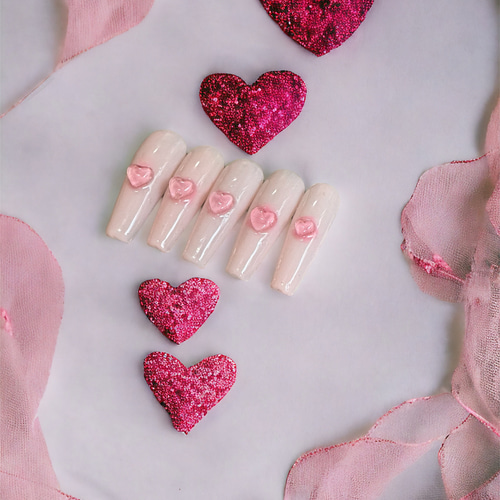 ネイルチップ／ピンク／量産型／ハート／ぷっくり／うるうる／うる艶  
