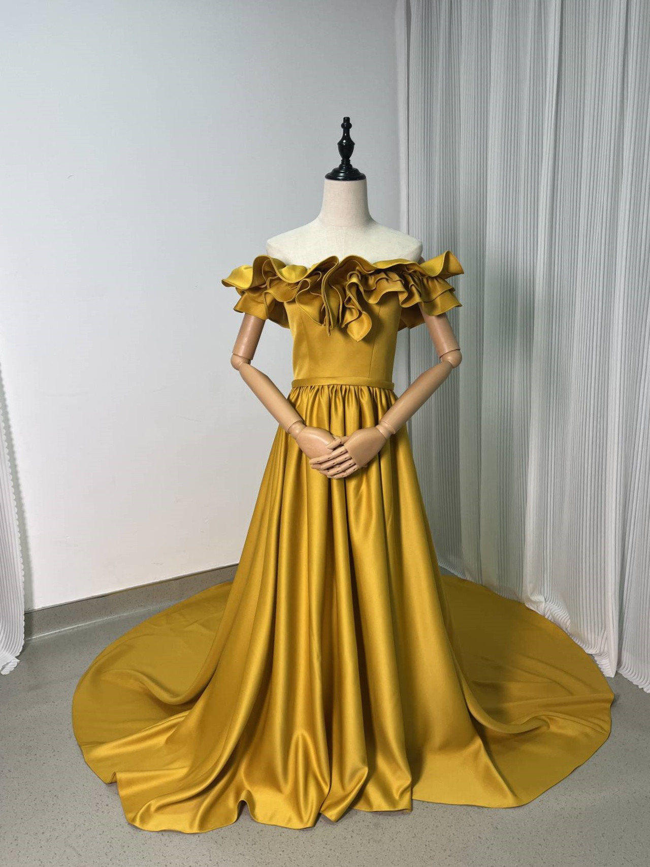 送料無料！パーティードレス イエロー オフショルダー  編み上げ 抜群のおしゃれ見え 前撮り  2次会/合コン/デート