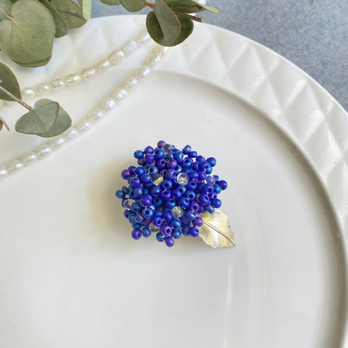 136.紫陽花 あじさい ビーズ 刺繍 ブローチ ハンドメイド