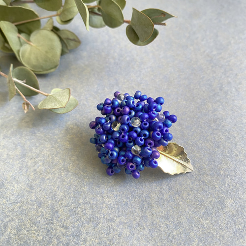 2025年新作アイテムが続々登場 紫陽花」ビーズ刺繍ブローチ 誕生日プレゼント Hi-na ブローチ その他