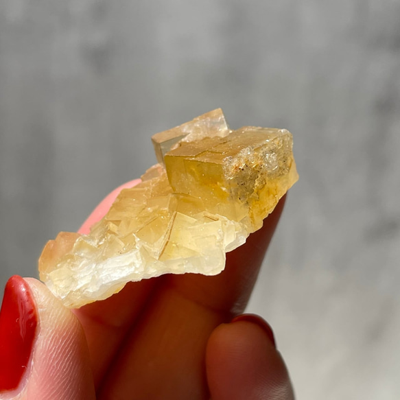 スペイン産【イエローフローライト／Yellow Fluorite】鉱物 天然石 1枚目の画像