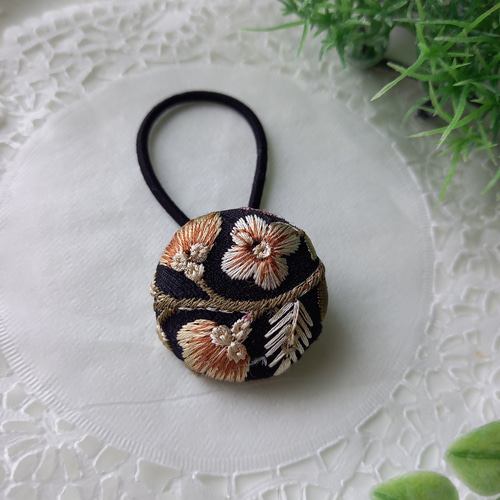 一部再販】インド刺繍リボンのくるみボタンヘアゴム No.1 ヘアゴム
