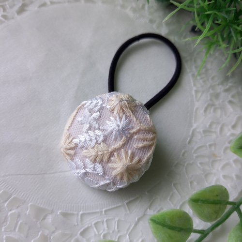 一部再販】インド刺繍リボンのくるみボタンヘアゴム No.1 ヘアゴム