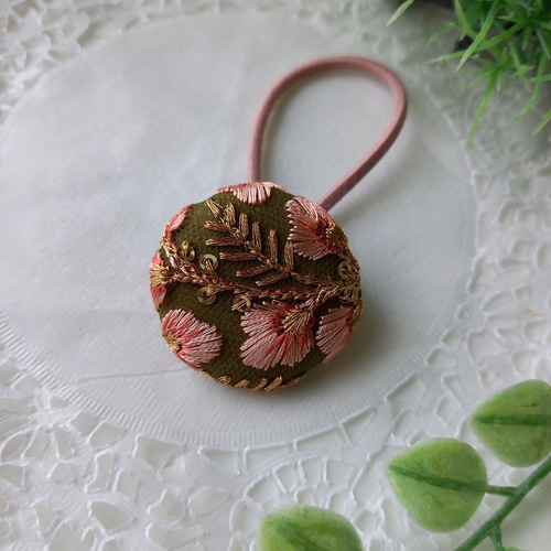 一部再販】インド刺繍リボンのくるみボタンヘアゴム No.1 ヘアゴム