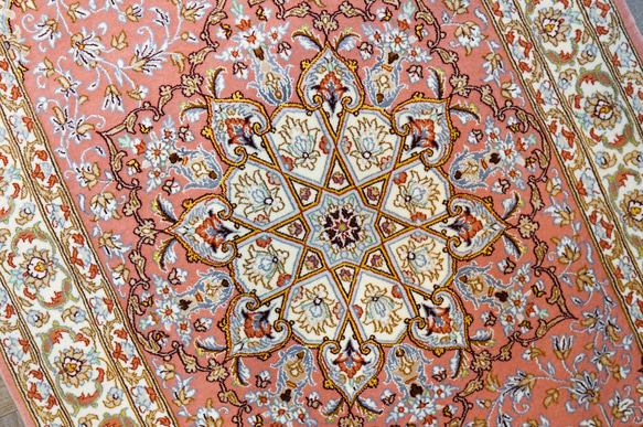 130×83cm【ペルシャ手織り絨毯 イスファハン産 　証明書付 】 4枚目の画像
