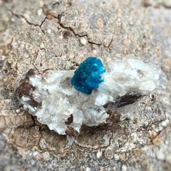 カバシン石 カバンサイト 結晶 インド 鉱物 標本 原石 立体