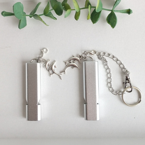 もしもに備えお洒落に持ち歩ける防災ホイッスルキーホルダー イルカ  