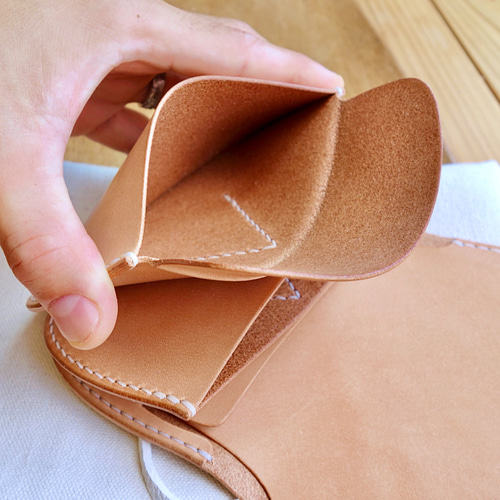 コンチョ巻きミドルウォレット ヌメ革財布 本革ミドルトラッカー