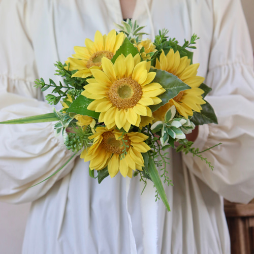 品のあるサイズ感〈ひまわりの小さなブーケ〉ウェディングブーケ 造花