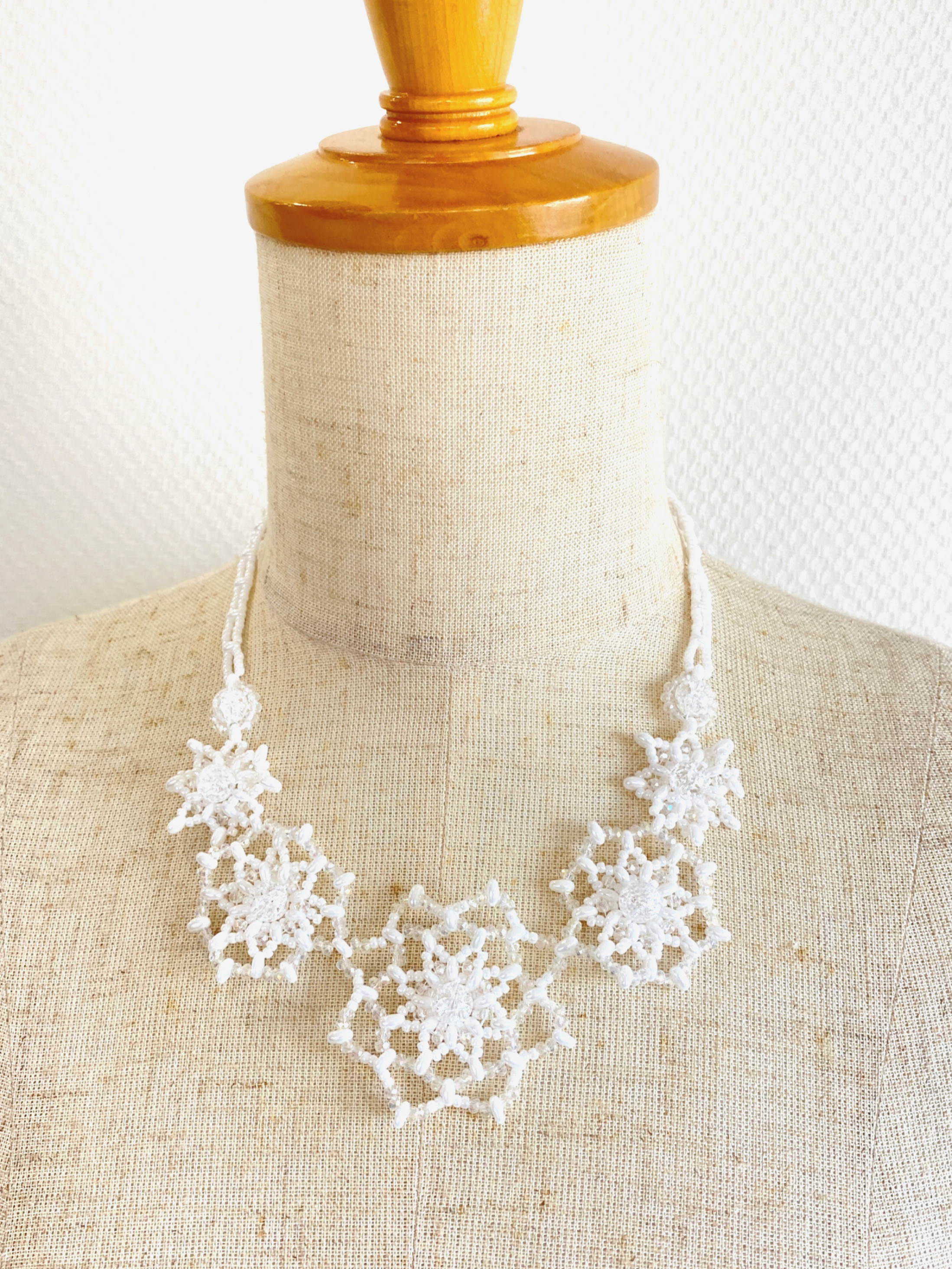 クラッククリスタルとレーシーネックレス