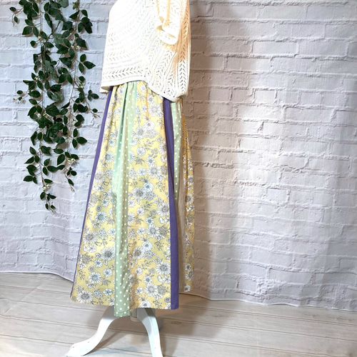 プラダ PRADA スカート 花柄 ボタニカル シルク 木苺 プラダ PRADA スカート 花柄 ボタニカル シルク 木苺 三越伊勢丹