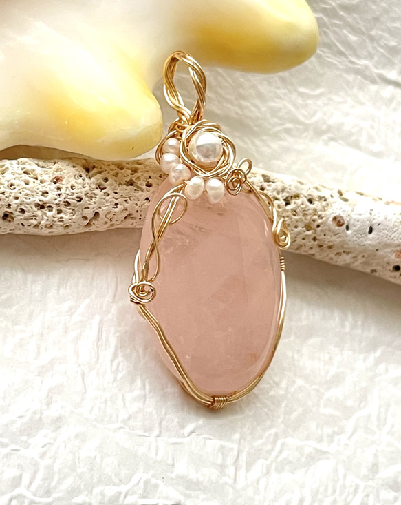 ローズクォーツとパールのペンダントトップ(天然石アクセサリー