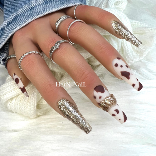 リース、ネイルチップ ブラウン牛柄リングネイルチップ ネイルチップ（つけ爪） HerN