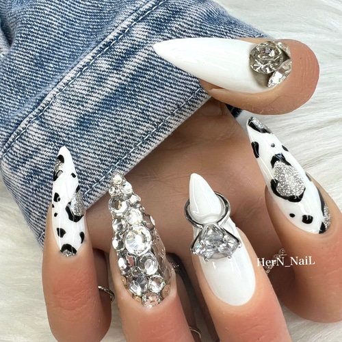 モノクロレオパードギャルネイルチップ ネイルチップ（つけ爪） HerN